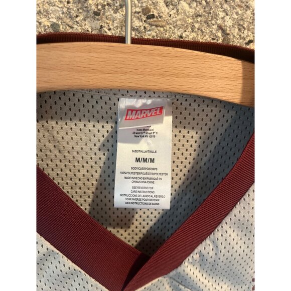 Marvel Spider-Man 62 Graphic Mesh Jersey T-Shirt M Maroon & White NWT RARE - Picture 4 of 6